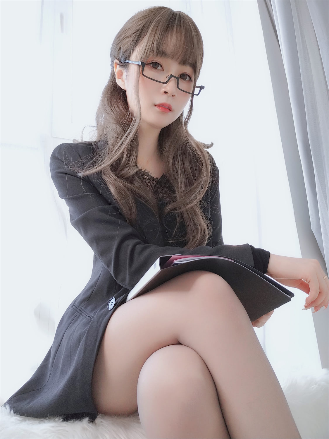 白银81黑西服2