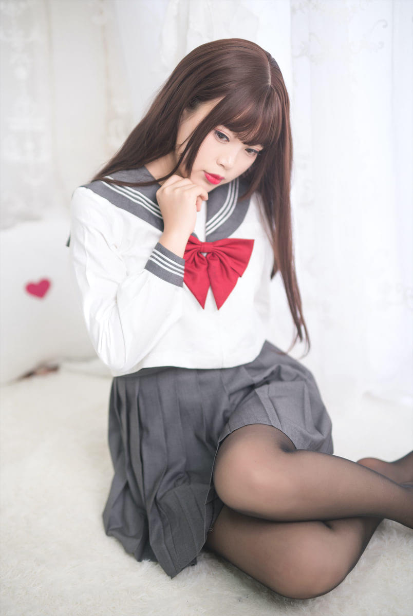 白烨烨黑丝水手服3